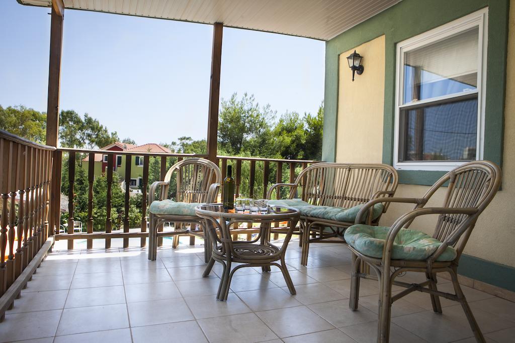 Zest @ XI Beach Lixouri Exterior photo