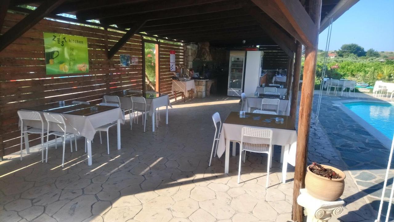 Zest @ XI Beach Lixouri Exterior photo